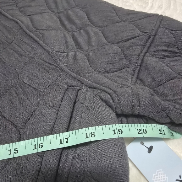 FLX Womens Croppes Quilted Jacket. Gray . Size S - Picture 5 of 14